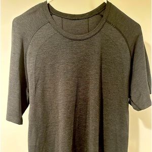 Lululemon Men's athletic T-shirt, Black, Size Large